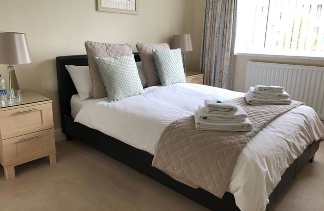 Location-Confort-Salle de bain privée séparée-Vue sur Jardin-Queens Rd Rental...