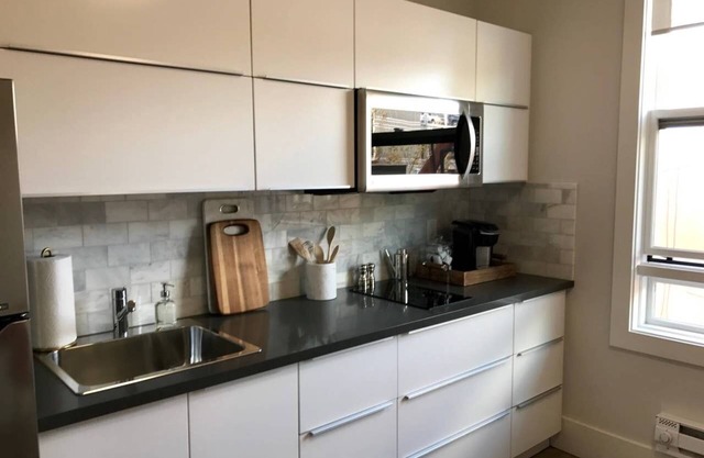 310-1 chambre bijou San Pedro Square San Jose!