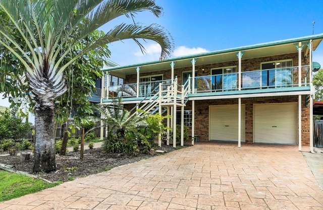 32 Bombala Crescent Rainbow Beach Aircon Pool Pets welcome