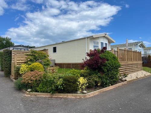 32 West Down Farm Caravan Park - quiet and idyllic!
