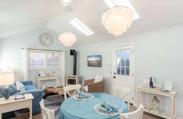 3264 Sea Shell Guest Cottage ~ À pied du centre-ville et de la plage!