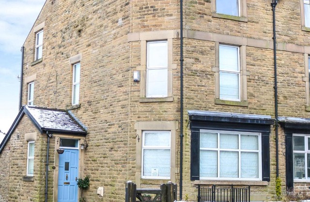 32A, Buxton