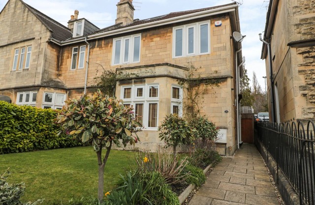 33 Crescent Gardens, BAIN