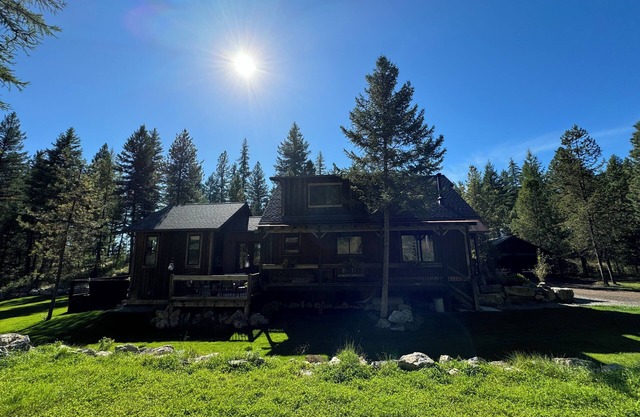 33 miles from Glacier! Spacious retreat minutes from downtown Whitefish.