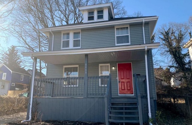 3311 Evanston Large Renovated 4 BDR Close to DTWN Laundry
