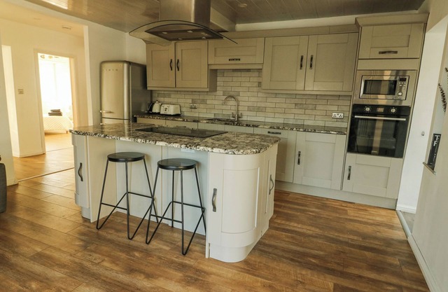 34 ST. HILARYS DRIVE, pet friendly, luxury holiday cottage in Deganwy