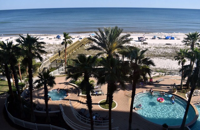 Gulf Front Luxury!Service de plage GRATUIT!Nouveau décor!Piscine immense!Sleeps7-8!Bonus Den!
