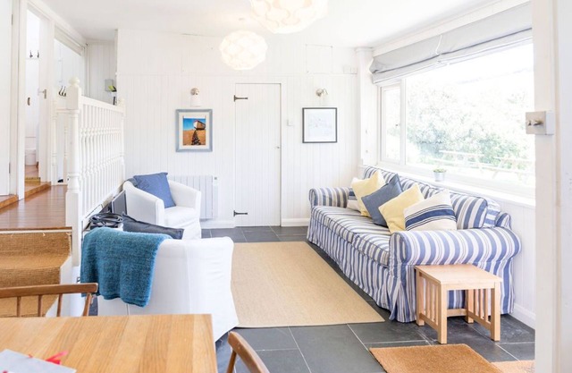 350m des plages, pub et charmant village de Hope Cove