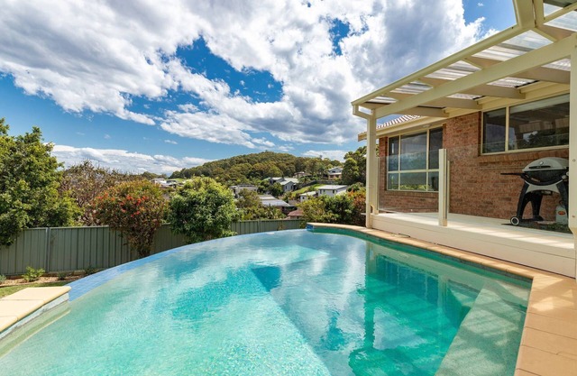 36 Churchill, Relax for your next family holiday in this quiet street near beautiful One Mile Beach.