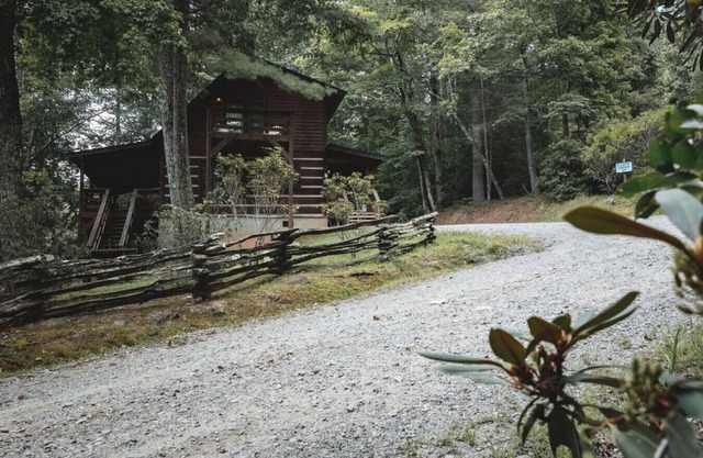 36 North | Blueberry Hideaway Cabin | Hot Tub