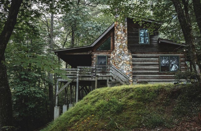 36 North | Pine Crest Cabin | Hot Tub Pet Friendly