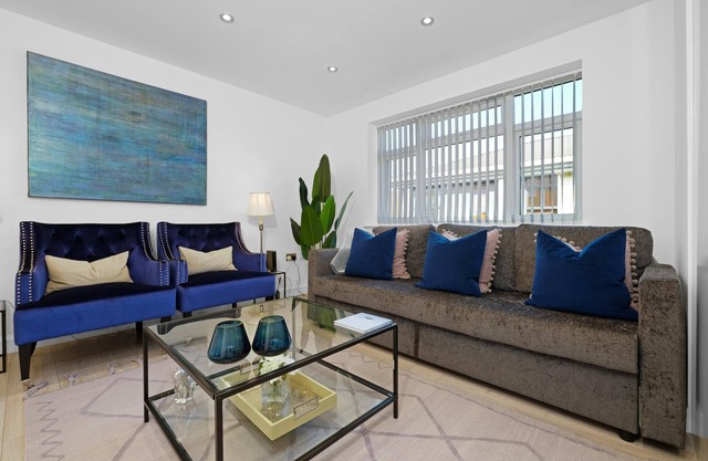360 HA4 StMartins 04 - St Martins 2 Bedroom & 2 Bathroom Apt. 4 - Ruislip
