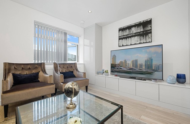 360 HA4 StMartins 10 - St Martins 2 Bedroom & 1 Bathroom Apt. 10 - Ruislip