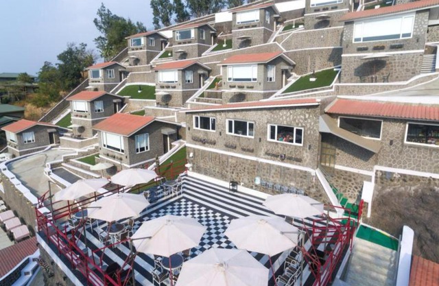 360 South, Khandala