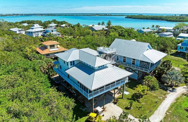 360* Views at "LGI Paradise" ~ Screened Porch w/ Hot Tub, Golf Cart included