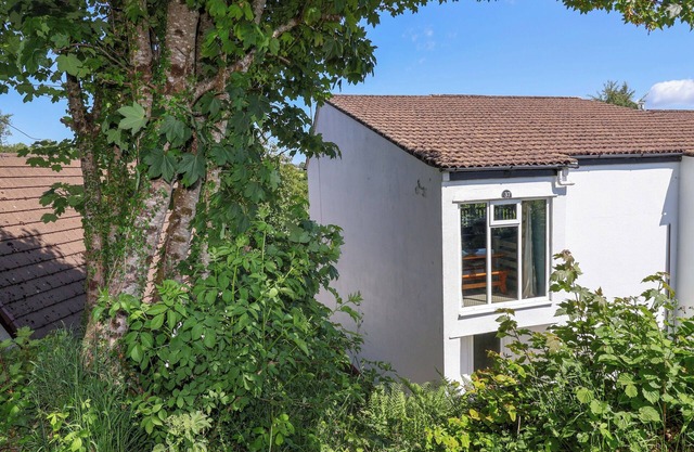 37 TAMAR, pet friendly, with a garden in St Ann's Chapel
