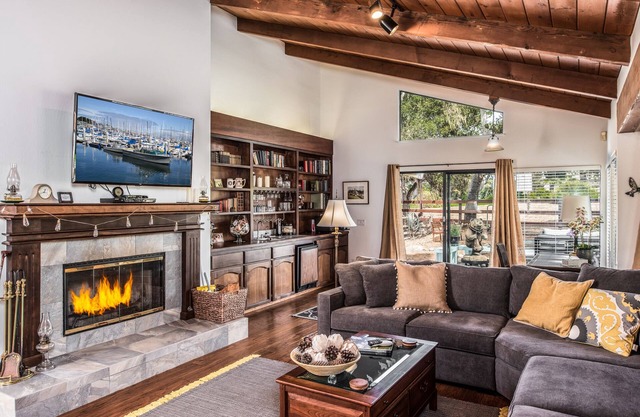 3754 Pebble Beach Escape ~ Près de 17 Mile Drive & Beach ~ Vue du parcours de golf!