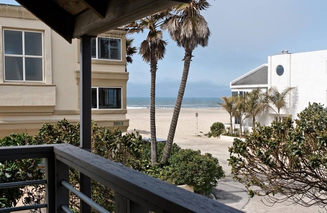 3860O Hollywood Beach Shack