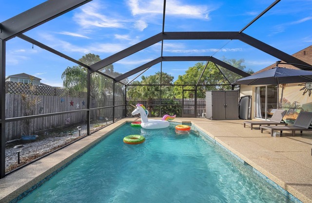 3B/2B House Pool & Hot Tub, Golf, Fire Pit, BBQ, Family Games, Near UTC