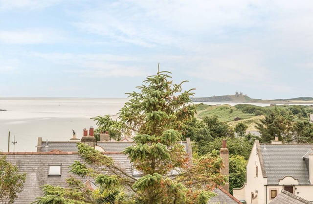 3B Coastguard Cottages, LOW NEWTON-BY-THE-SEA