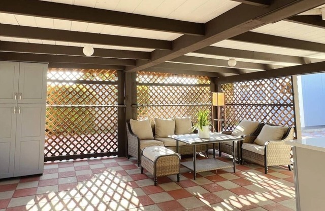 3B2B upscale bungalow -3147
