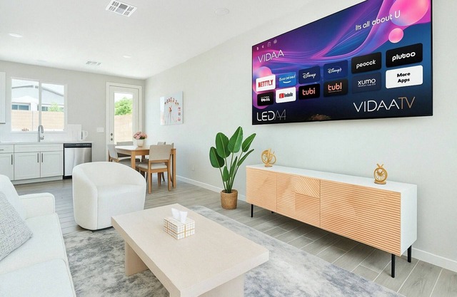 3BD | Free Parking | 75" Smart TV | 2BR | 2Bath
