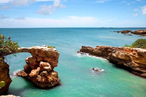 3BDR Wi-Fi Parking Pool AC 2 min from the Beach Deposit Required