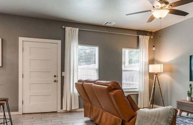3Bed/2.5B In Heart Of MW City