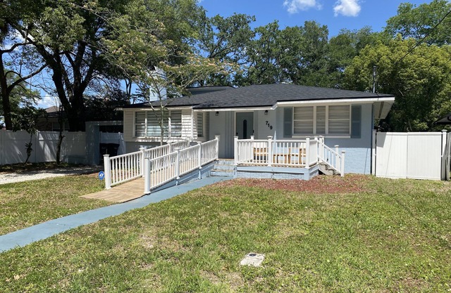 3Bed, 2 Bath San Marco Newly Renovated
