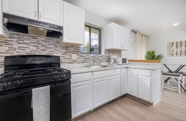 3Bed Hartford Condo Self Check in & Park
