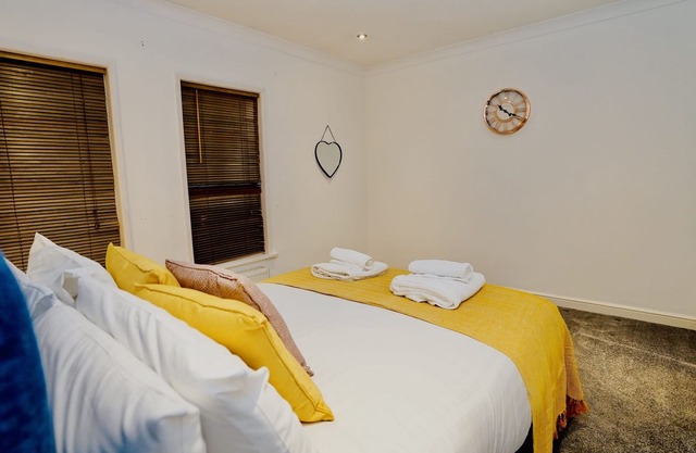 3Bed House Free Parking and Garden* Perfect For Family Relocation or Contractor