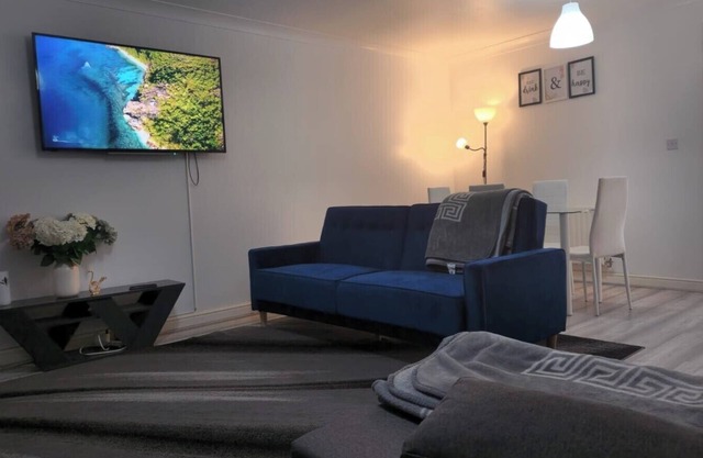 3BR Maidstone Stay - WiFi, Parking, London Access