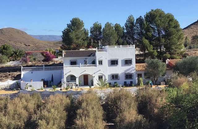 3BR Villa w/ Pool - Near Almeria Beaches