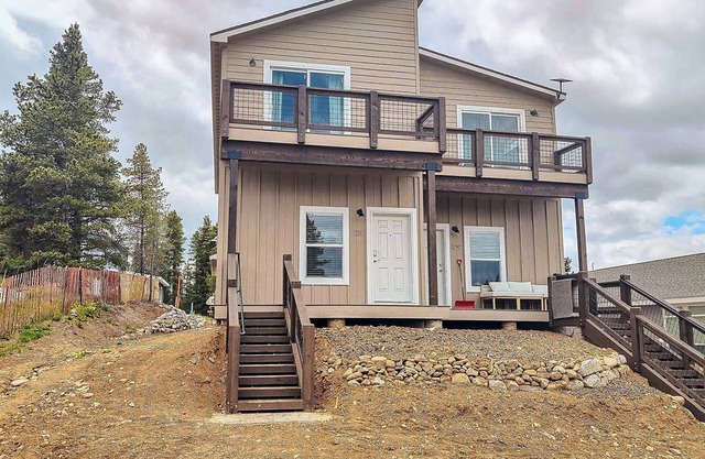3BR | 2.5 bath, Mountain Views, 1 Mile to downtown