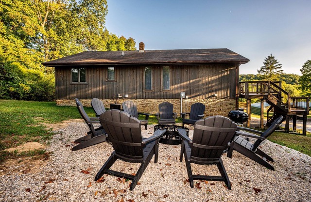 3BR, 2 BA House, great sunset view, close to town.