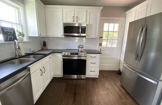 3BR, 2 Bath, 30-Day - In the Heart of St. Matthews