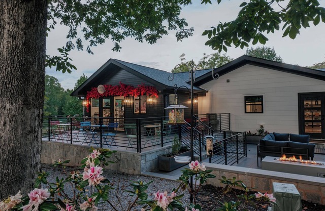 3BR + 2BA Lake Chatuge Cabin w/ Mountain Views!