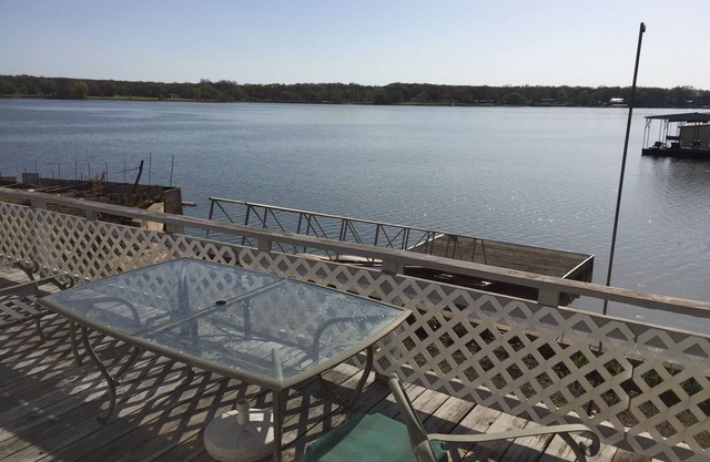 Propriété au bord du lac 3BR / 2BA à louer avec quai, quai de chargement pour camping-car et bateau