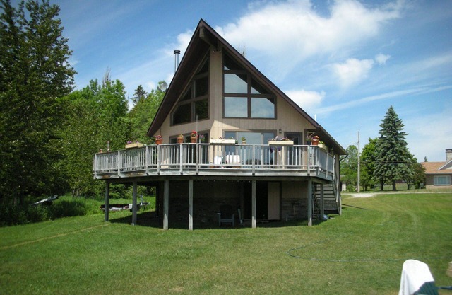 Cabine au bord du lac 3BR / 2BA, vues magnifiques sur la baie, quai, salle de jeux, foyer