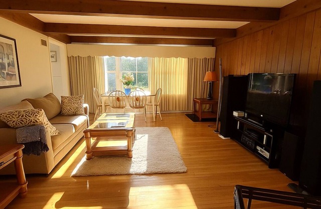 2BR Luxury home & Office near Children's Hospital & MCH Dogs Short or Long Term