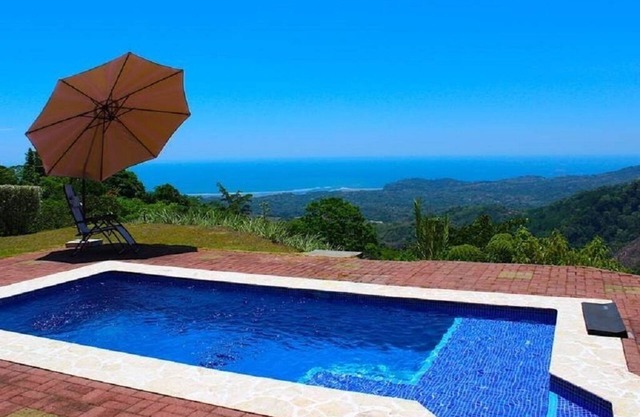 3BR, 2BATH, piscine, A / C.