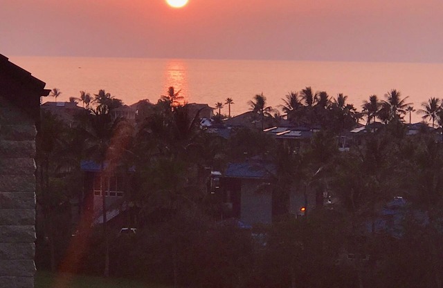 3BR, 3BA Kailua-Kona Condo. Le meilleur emplacement. Belle vue sur l'océan et le terrain de golf!