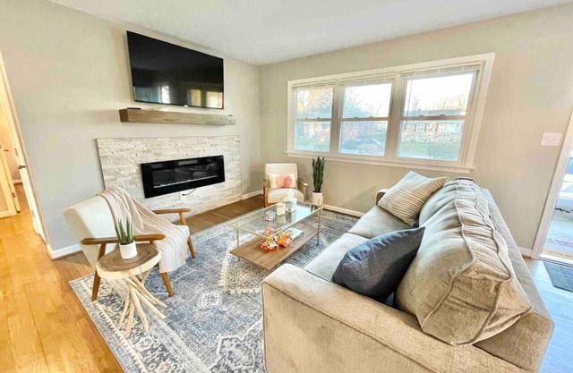 3BR, Backyard, King Bed | For Professionals