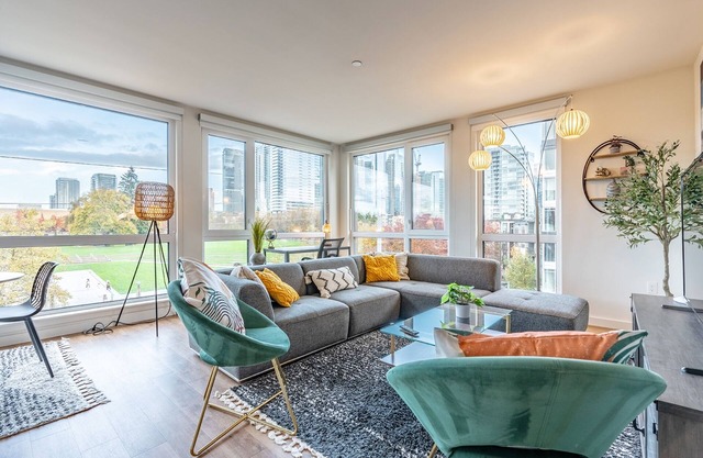 Bellevue Luxe 3BR w/ Balcony - Prime Location!