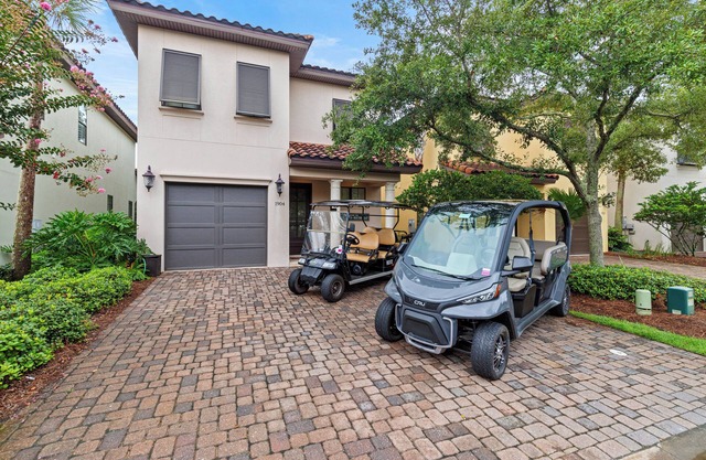 SPRING BREAK Rate Reduced! 3BR Beach Villa, 6-Seat GOLF CART, Near Wharf-Pool