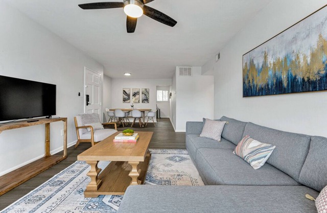 Spacious 3-bedroom apartment with WiFi, AC in charming Virginia Beach 30+ days