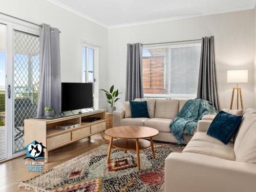 3BR Contemporary Home with Sea Views
