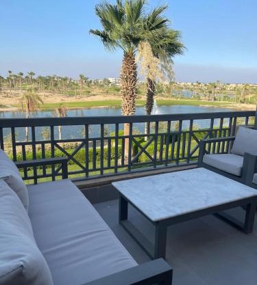 3BR Duplex with Rooftop Oasis in the Heart of Einbay