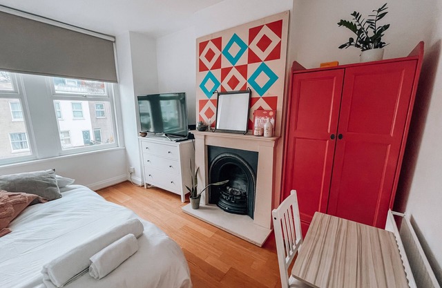 3BR Flat Fully Equipped, Garden Office & Close to Wimbledon