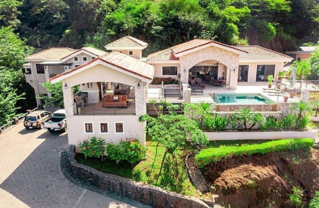 Luxurious 3 Bedroom Villa